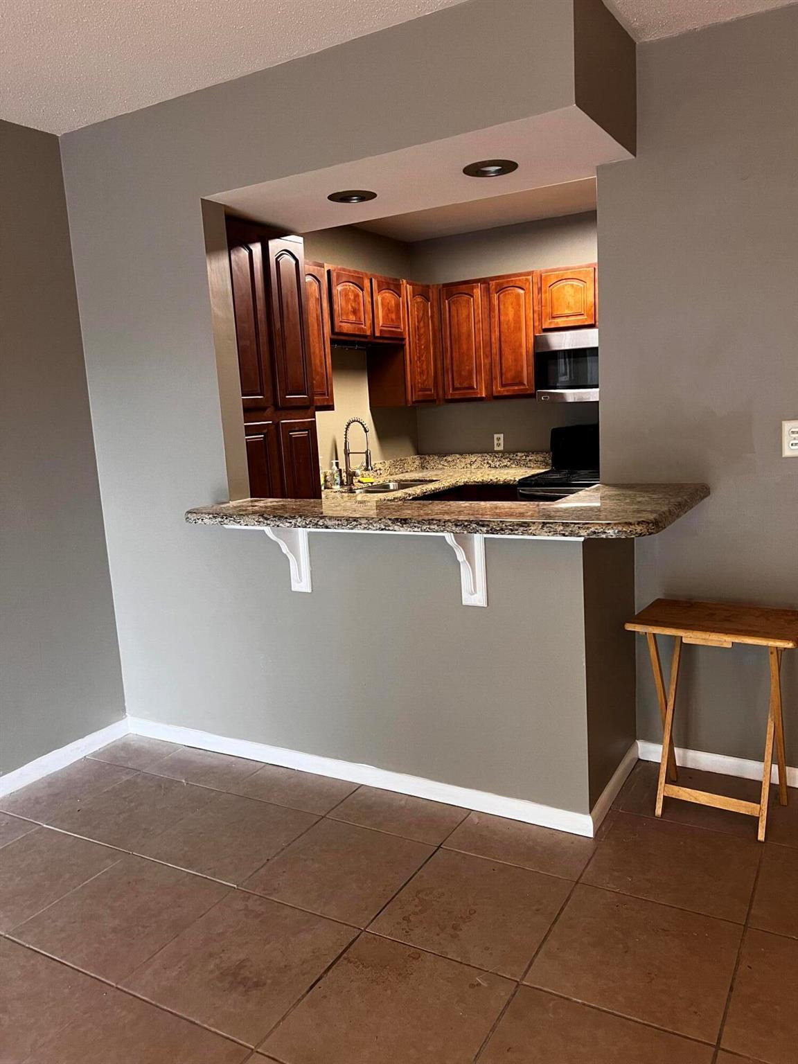 BARCELONA GARDENS CONDO BLDG 400 - Residential