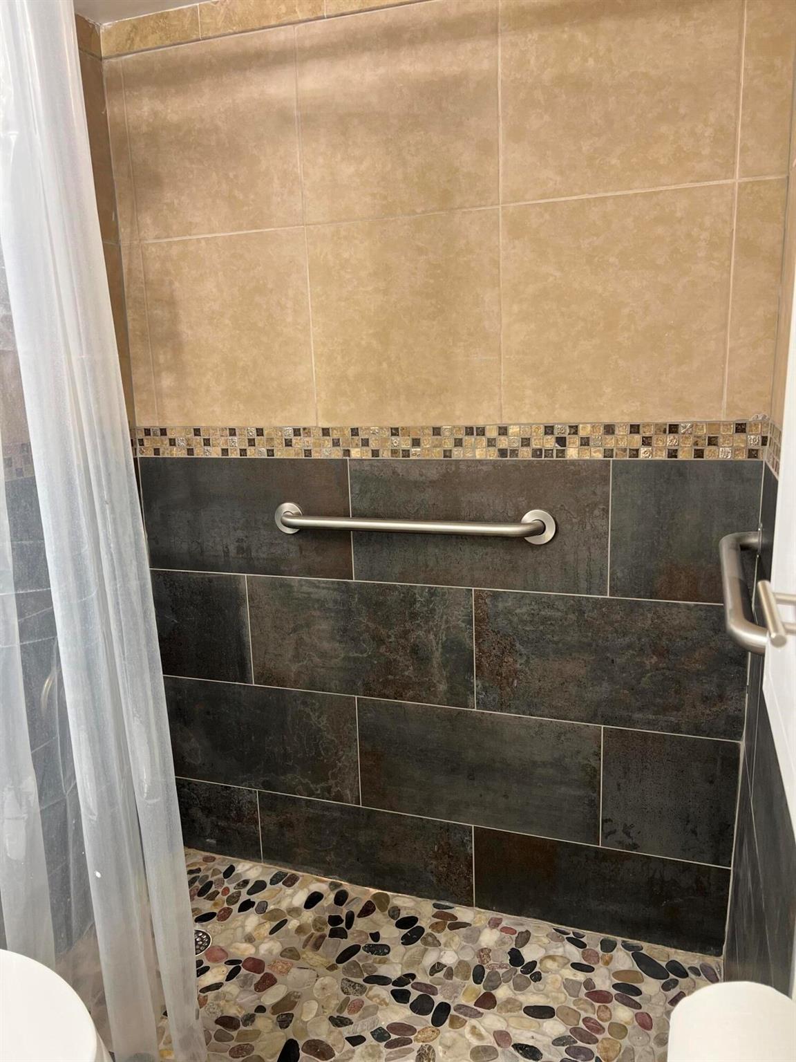 BARCELONA GARDENS CONDO BLDG 400 - Residential