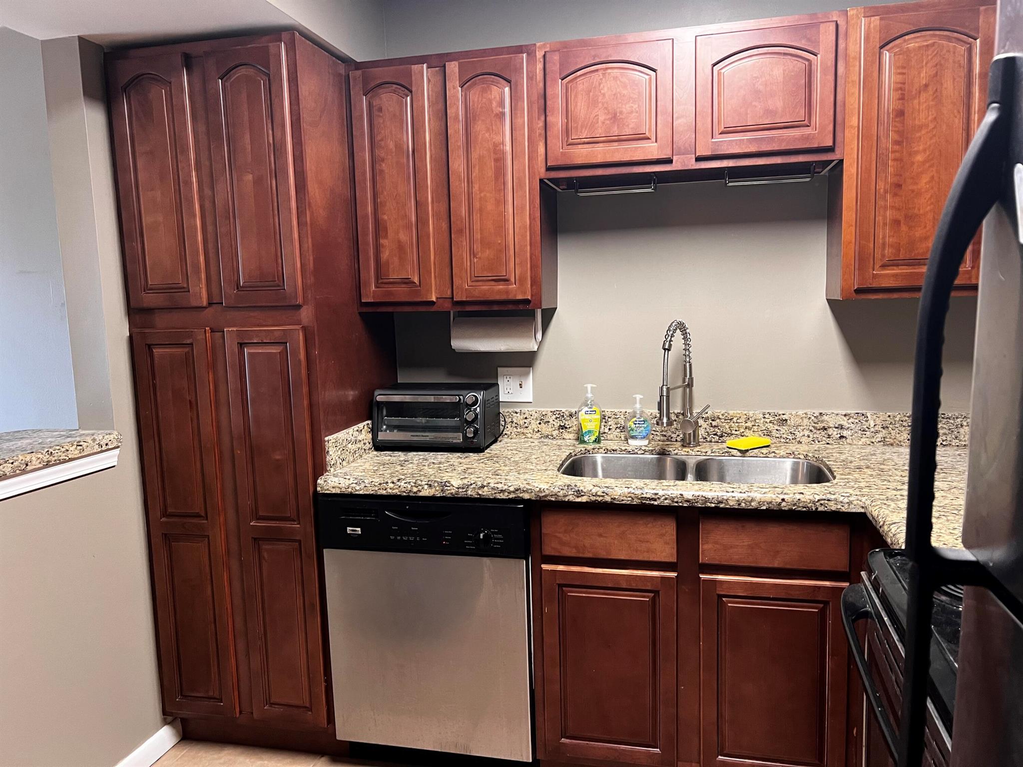 BARCELONA GARDENS CONDO BLDG 400 - Residential