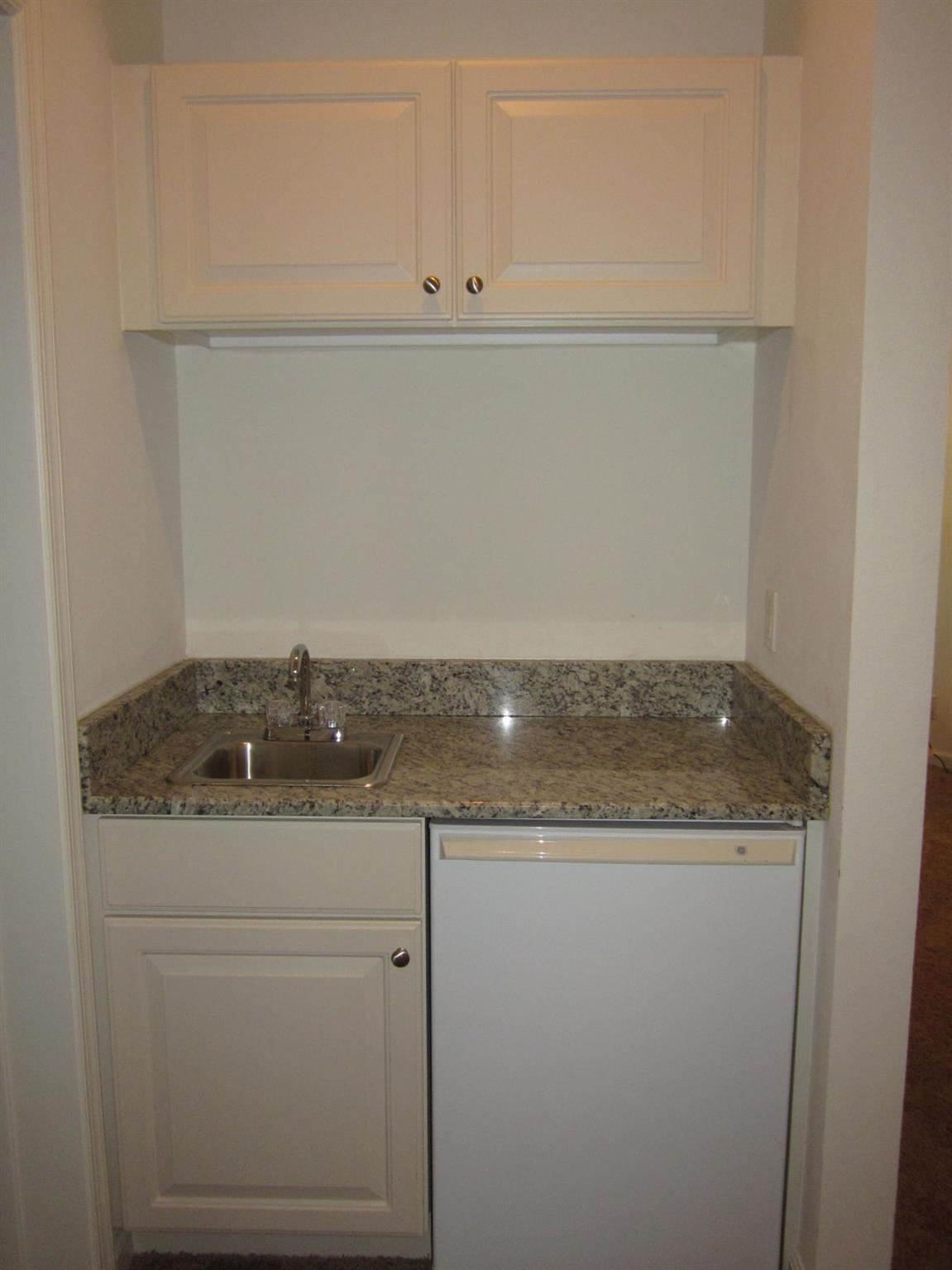 CASTLE PINES CONDOMINIUM - Residential Lease