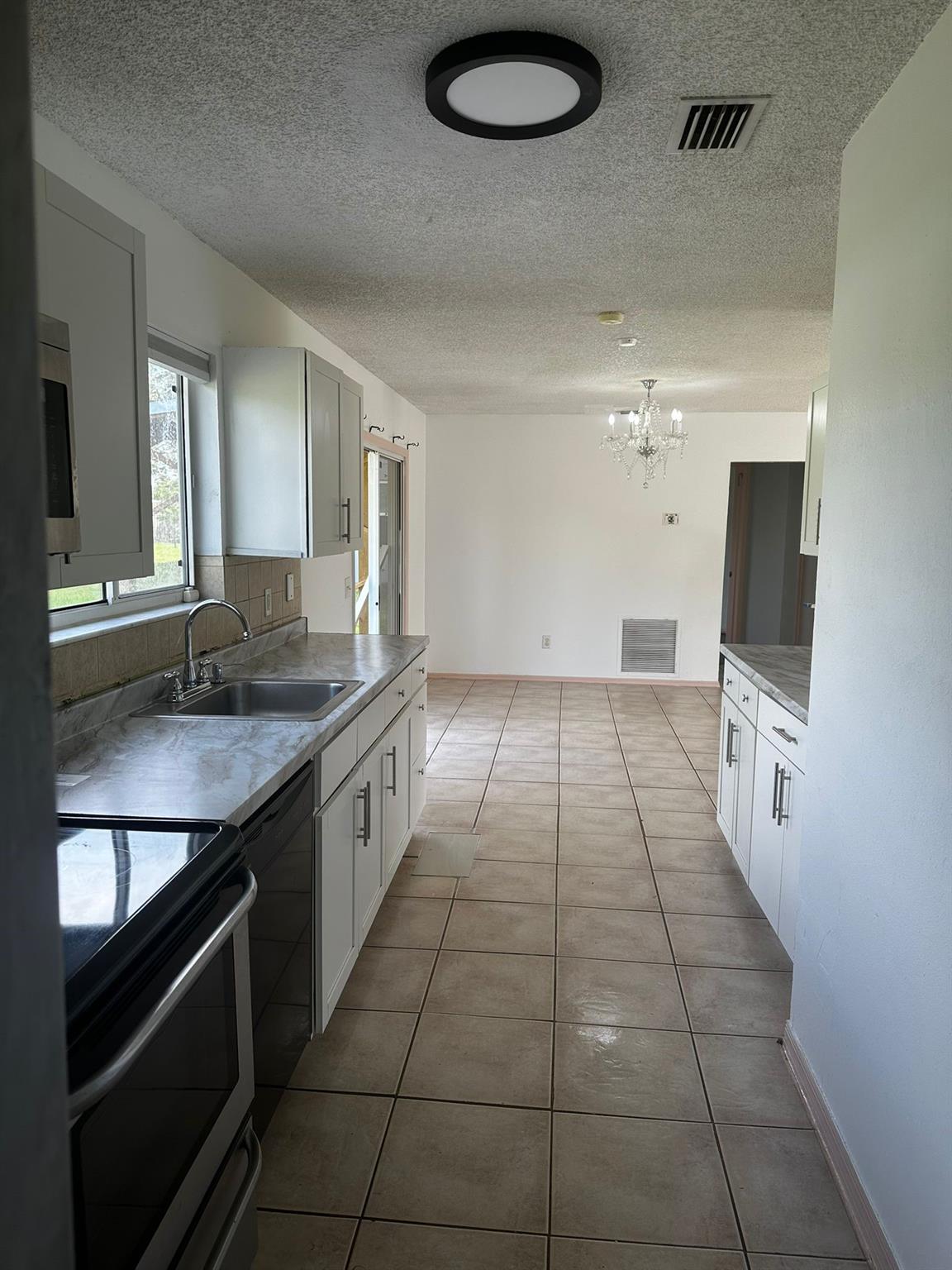 PORT ST LUCIE SECTION 40 - Residential Lease