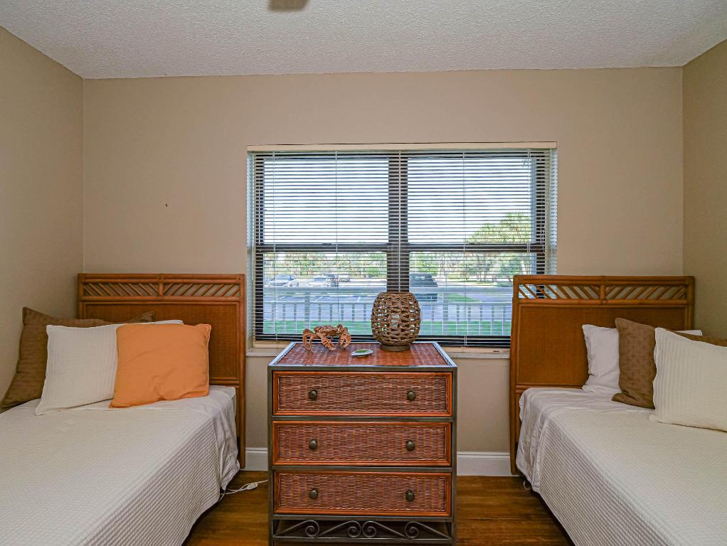 SEA PALMS CONDOMINIUM - Residential