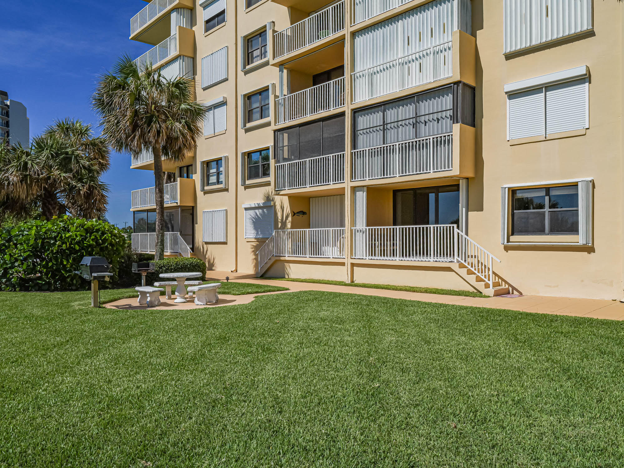 SEA PALMS CONDOMINIUM - Residential