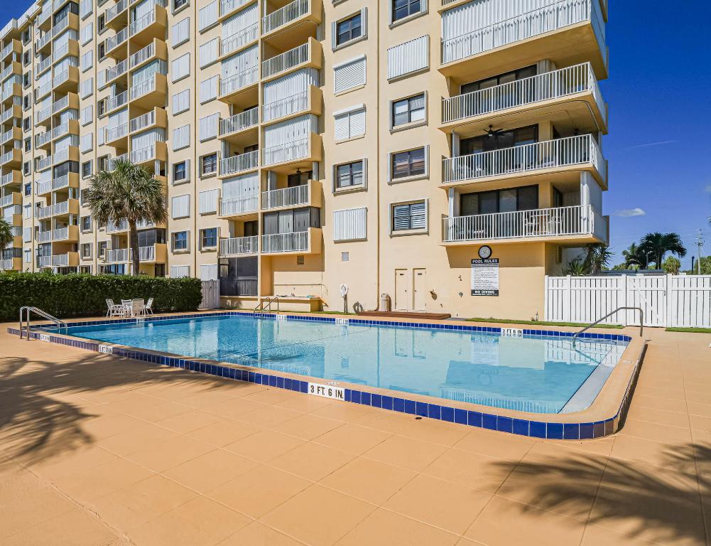 SEA PALMS CONDOMINIUM - Residential