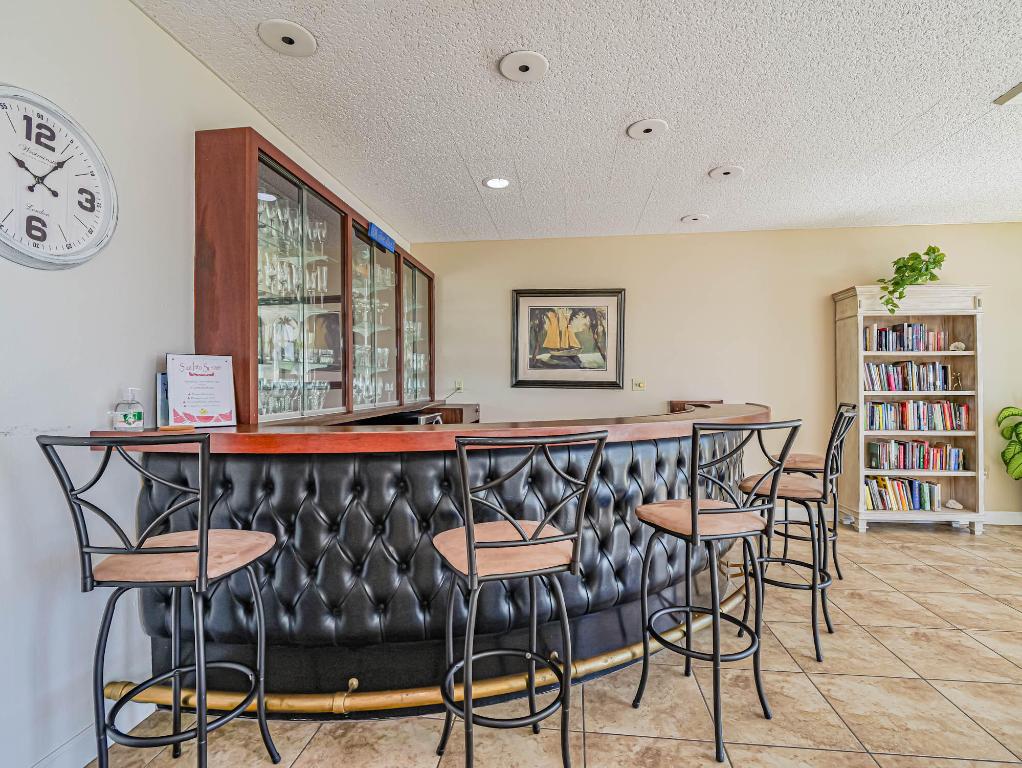 SEA PALMS CONDOMINIUM - Residential