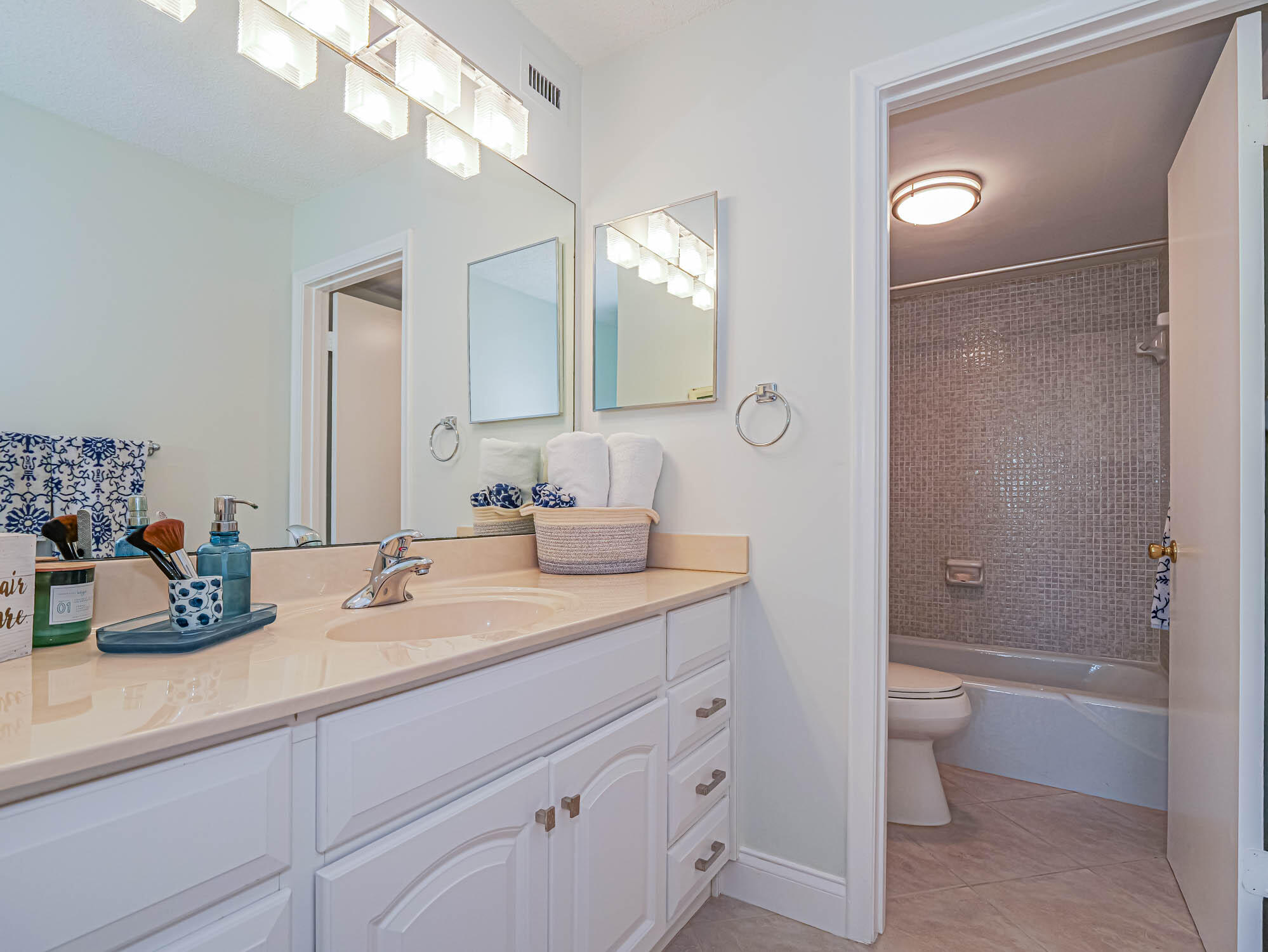 SEA PALMS CONDOMINIUM - Residential