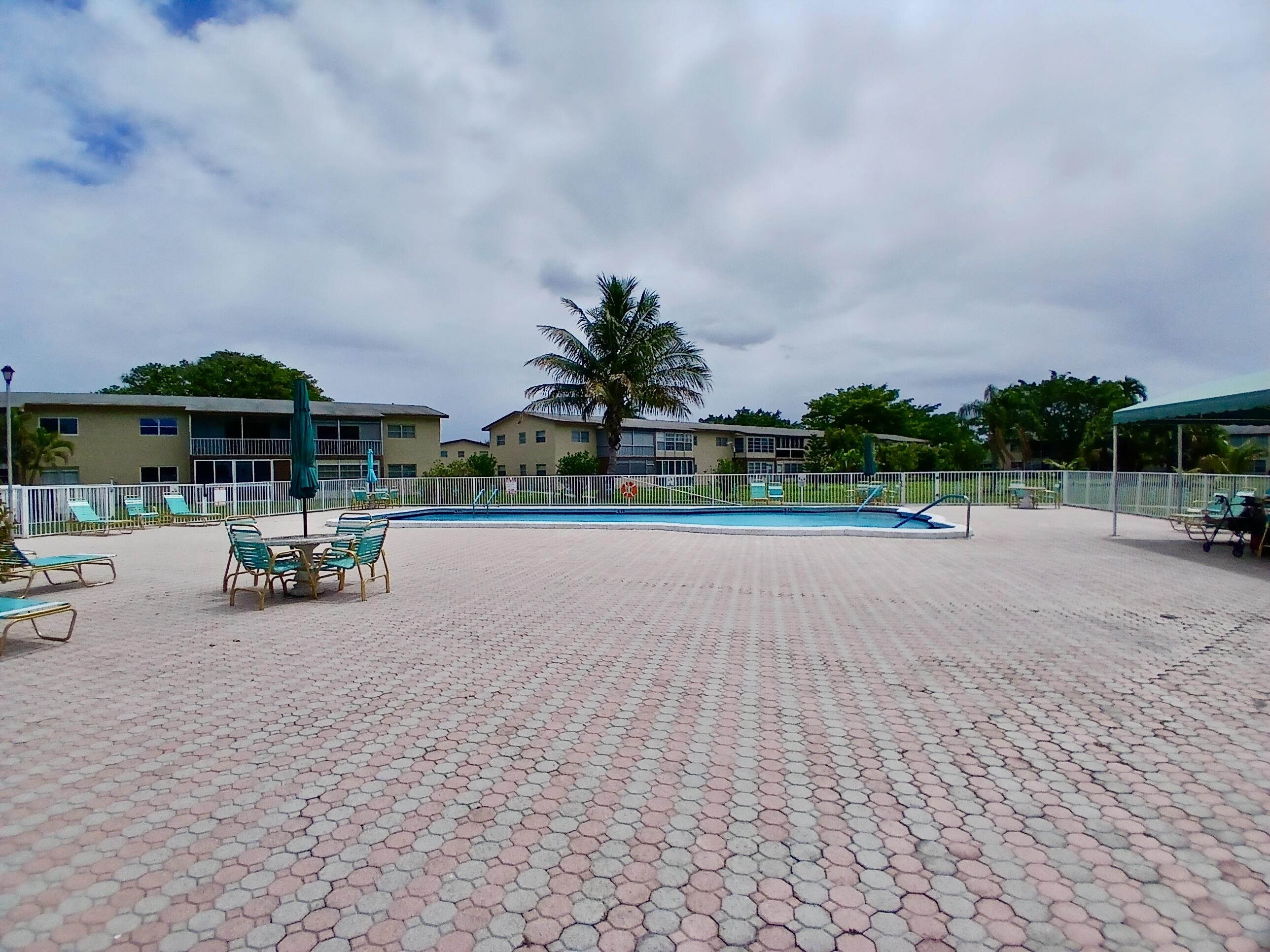 ORIOLE GARDENS - Residential