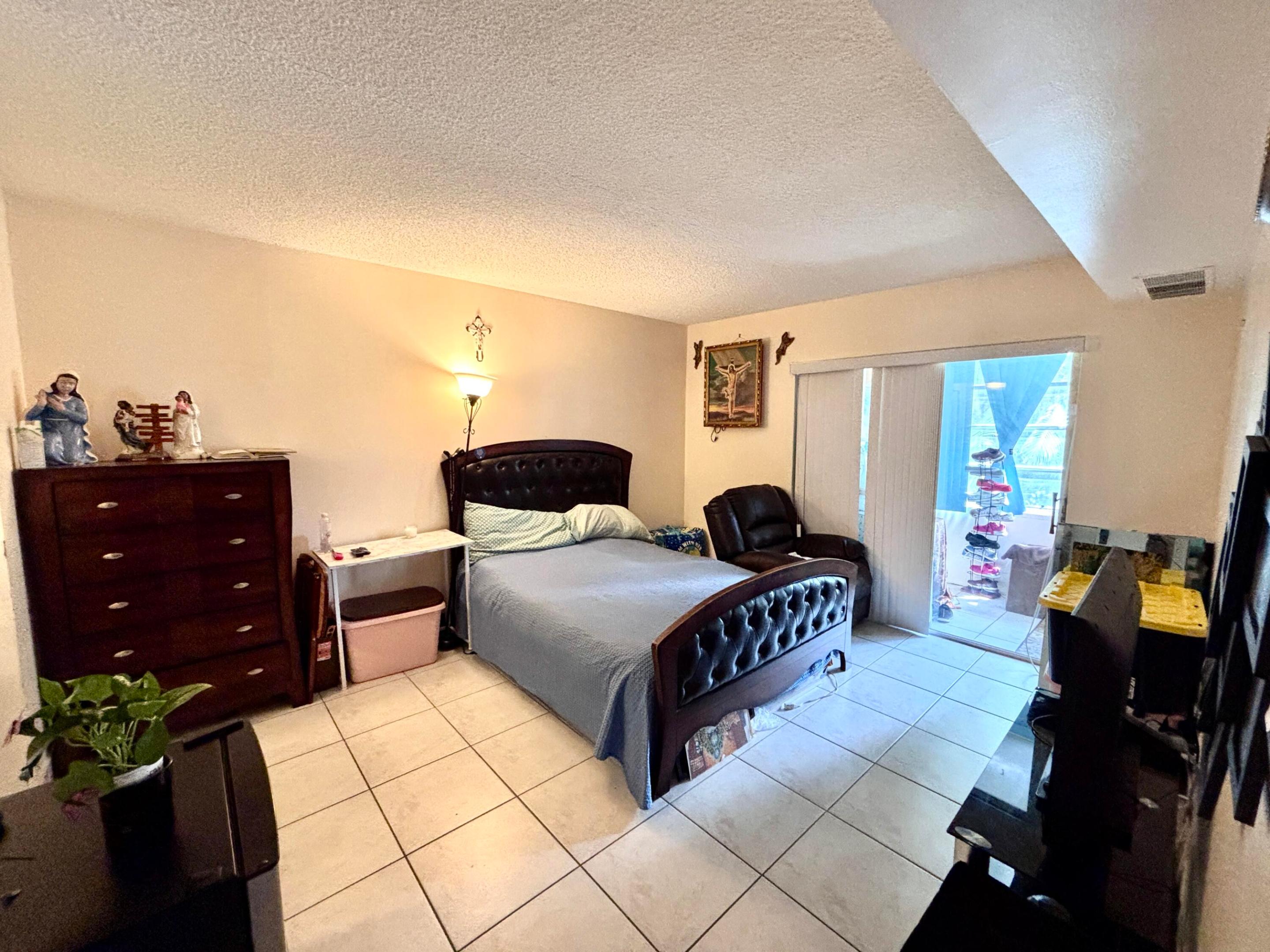 7400 NW 5th Place 105