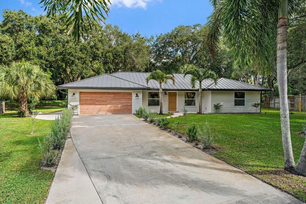 Photo of 11070 Oakway Circle, Palm Beach Gardens, FL 33410 (MLS # R11139276)