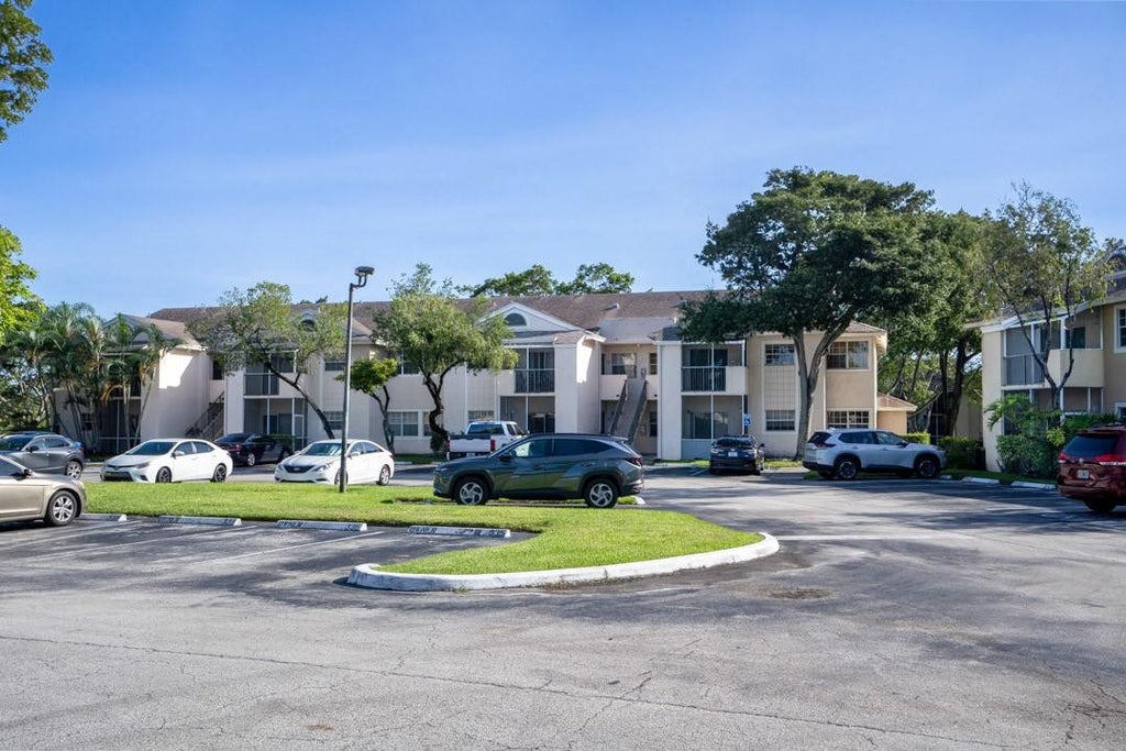 Photo of 640 Cypress Club Way #H12, Deerfield Beach, FL 33064 (MLS # F10474613)