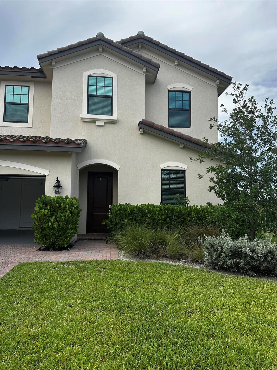 Located in the highly sought after Bellasera community, this home offers a resort style pool and jacuzzi, state of the art gym, clubhouse, pickleball, basketball, and tennis courts, playground, volleyball, a business center. This stunning 4-bedroom, 3.5-bathroom homes has a spacious living space that features an open floor plan. The modern kitchen is equipped with stainless steel appliances, a large kitchen island, and plenty of counter space. A bonus office/den on the first floor is perfect for a home office, a playroom, or a quiet reading nook. The primary bedroom includes a walk-in closet and an en-suite bathroom with double sinks, separate tub and shower, and amazing lake views right from your bedroom. 2nd bedroom with full en-suite bathroom and 3rd bathroom upstairs with dual sinks.