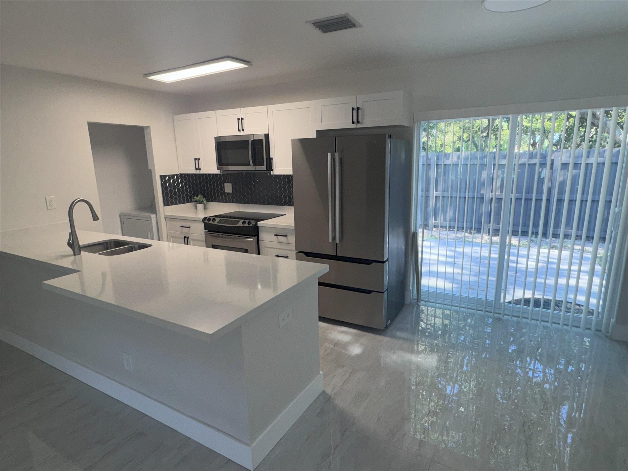 10 SW 5th Ct