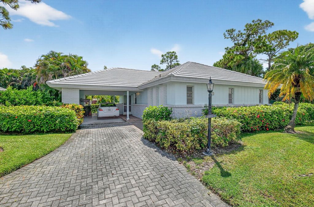 Photo of 17 Slash Pine Drive, Boynton Beach, FL 33436 (MLS # R11121599)