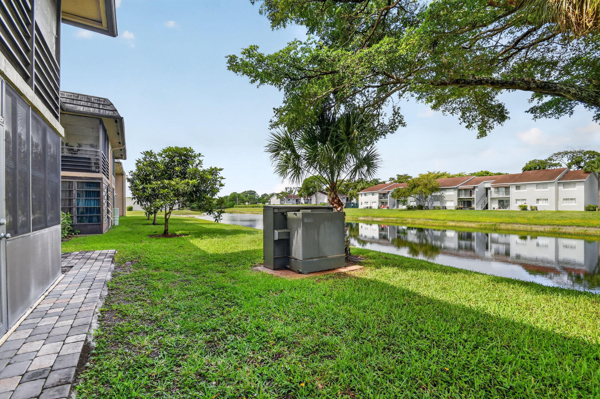 GOLDEN LAKES VILLAGE CONDO R - Residential