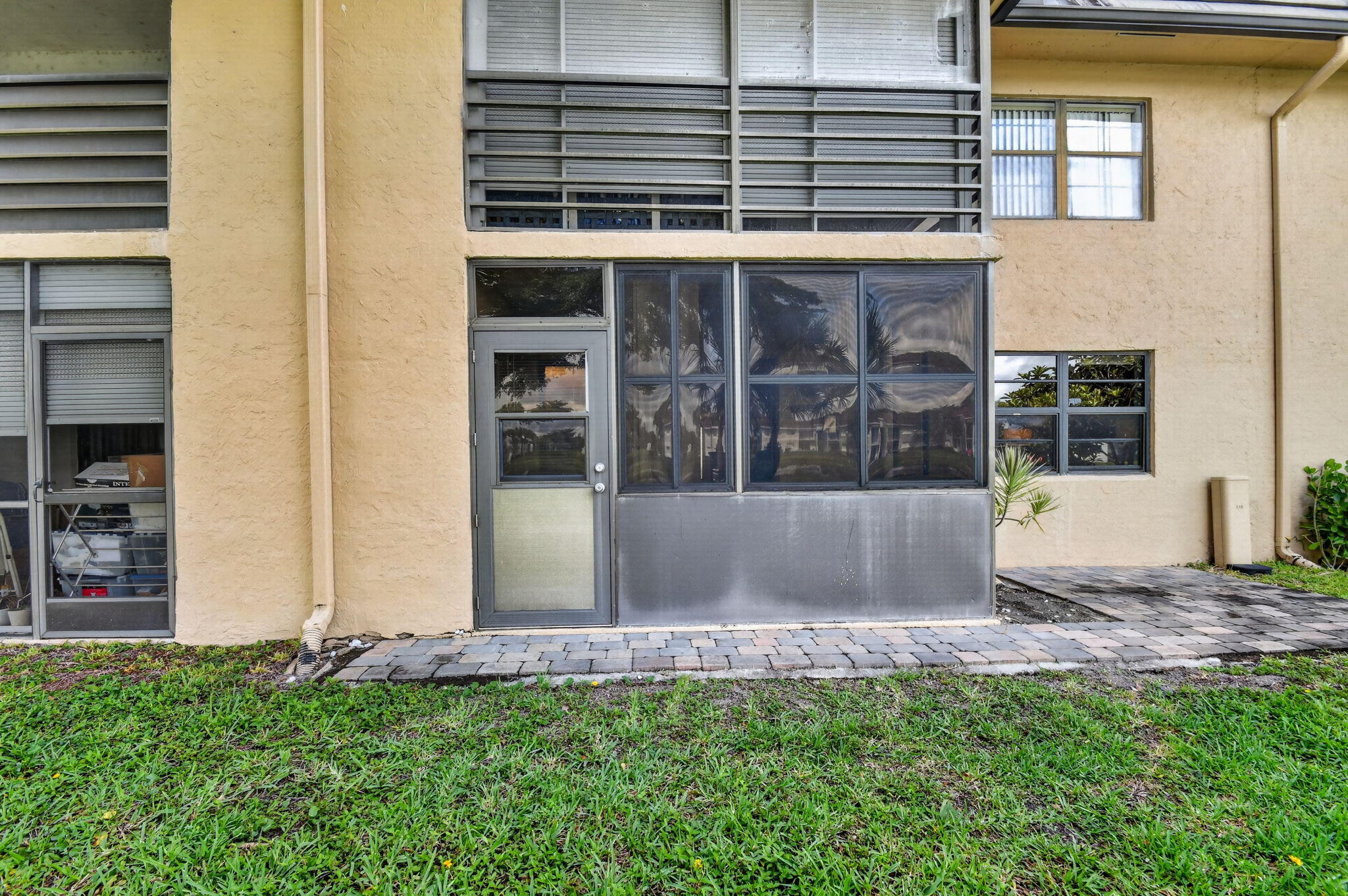 GOLDEN LAKES VILLAGE CONDO R - Residential