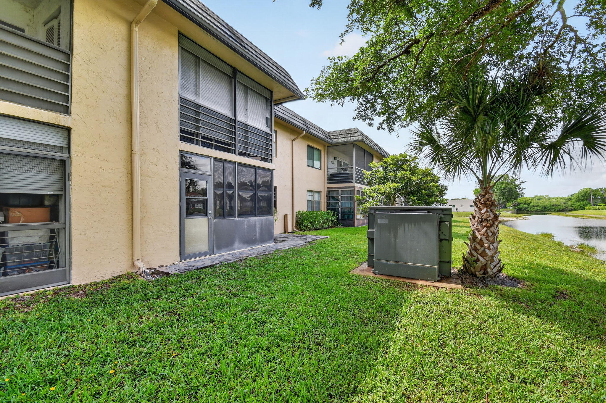 GOLDEN LAKES VILLAGE CONDO R - Residential