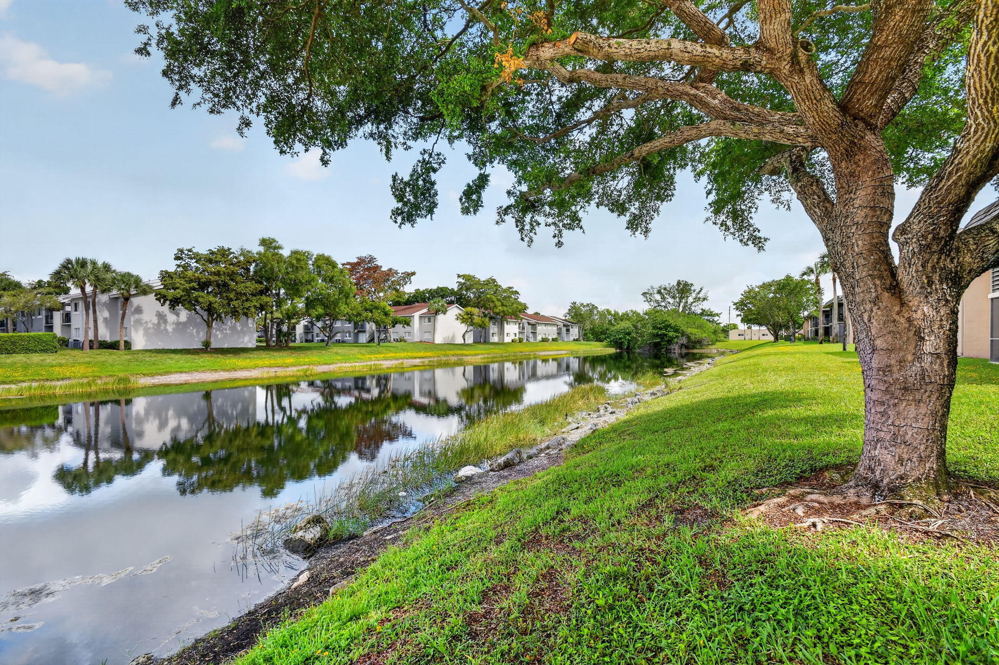 GOLDEN LAKES VILLAGE CONDO R - Residential