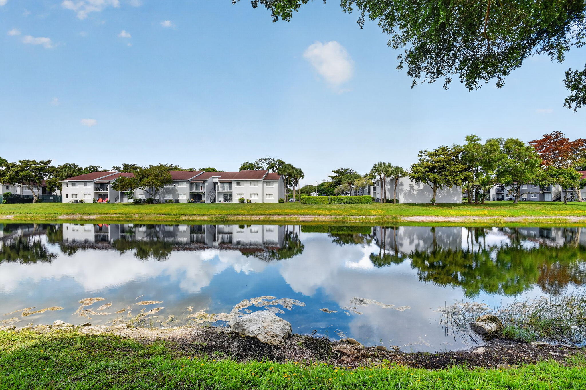 GOLDEN LAKES VILLAGE CONDO R - Residential