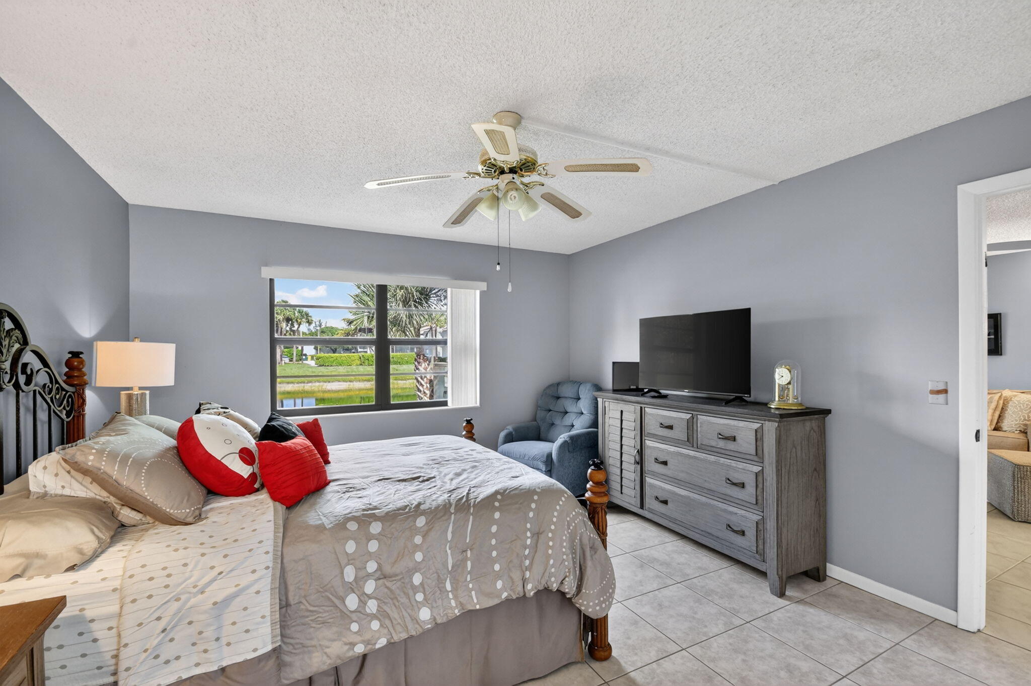 GOLDEN LAKES VILLAGE CONDO R - Residential