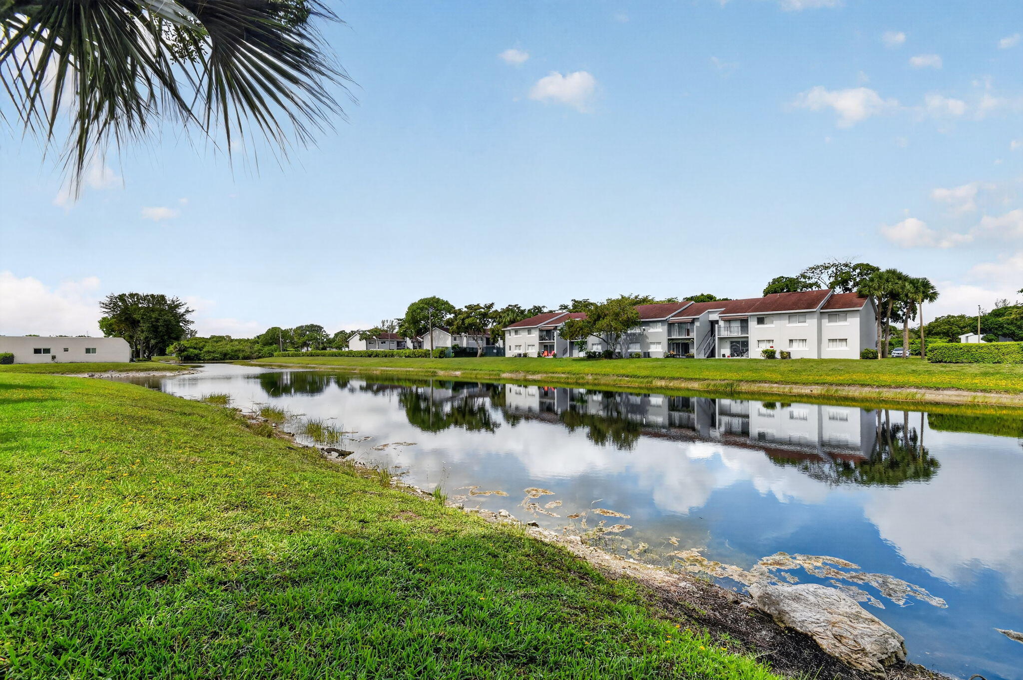 GOLDEN LAKES VILLAGE CONDO R - Residential