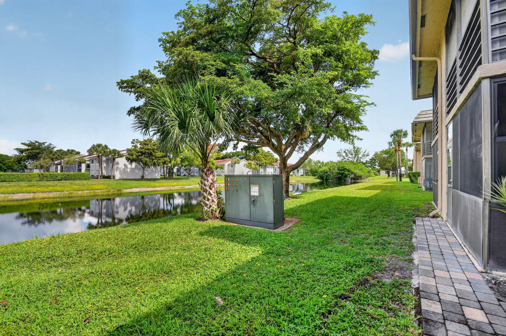 GOLDEN LAKES VILLAGE CONDO R - Residential