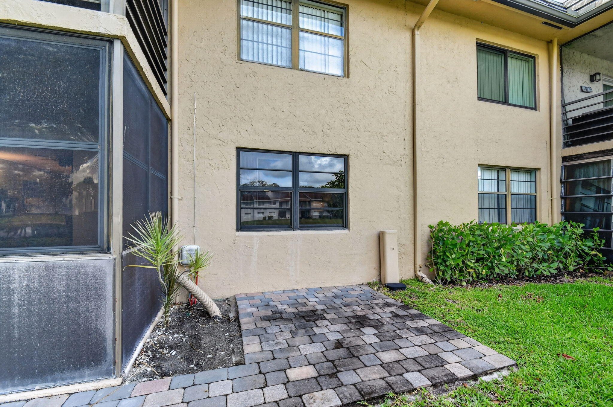 GOLDEN LAKES VILLAGE CONDO R - Residential