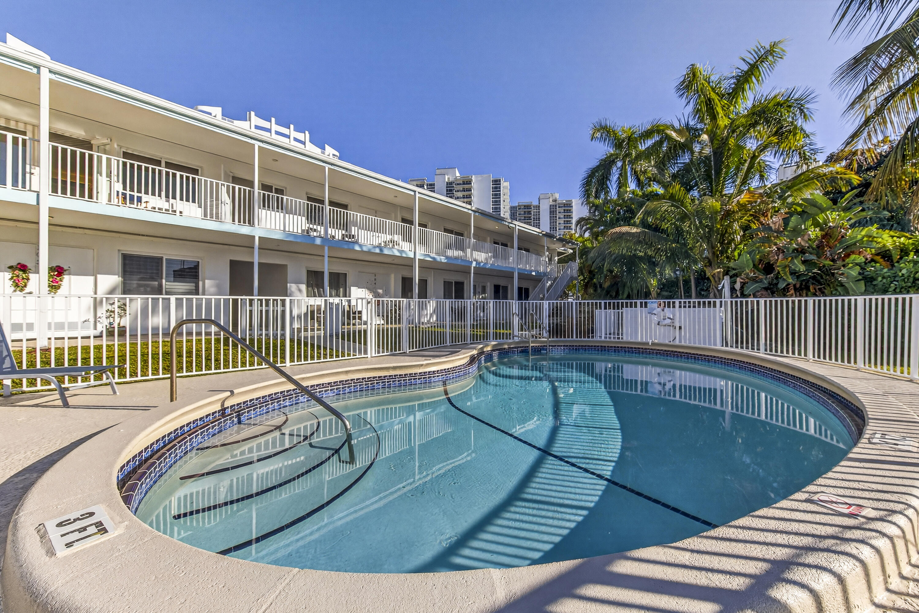 LAUDERDALE BEACH SURF APTS CO-OP - Residential