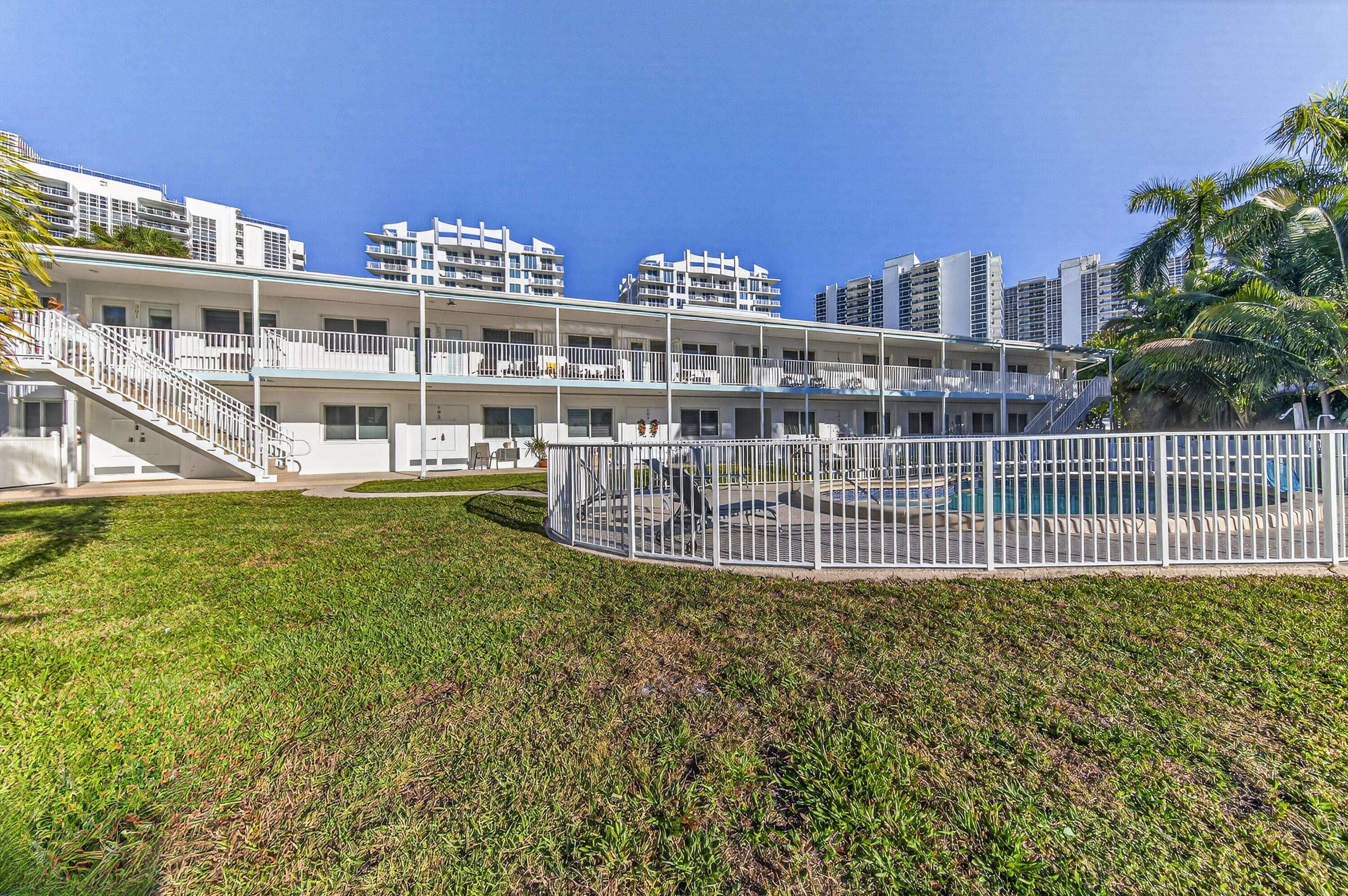 LAUDERDALE BEACH SURF APTS CO-OP - Residential