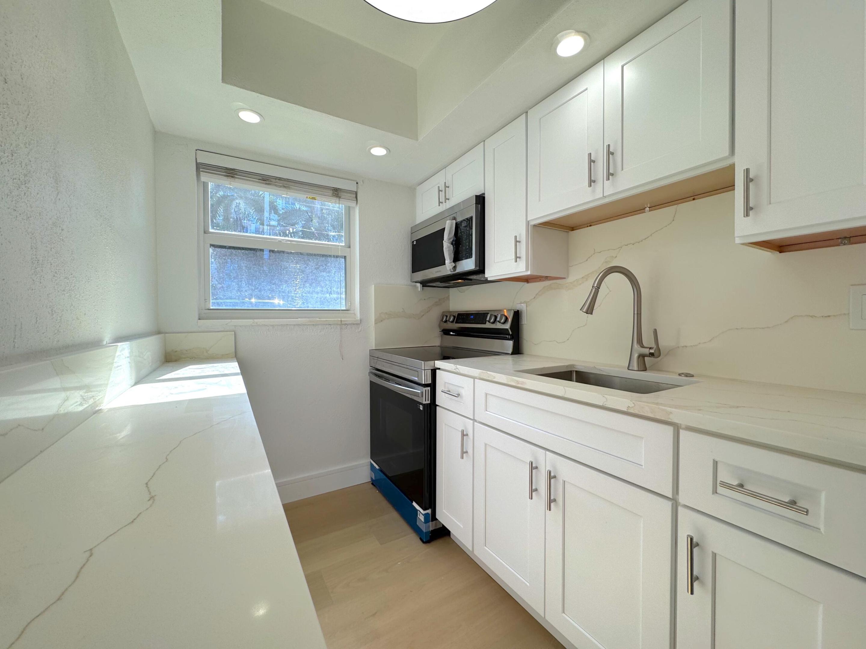 LAUDERDALE BEACH SURF APTS CO-OP - Residential