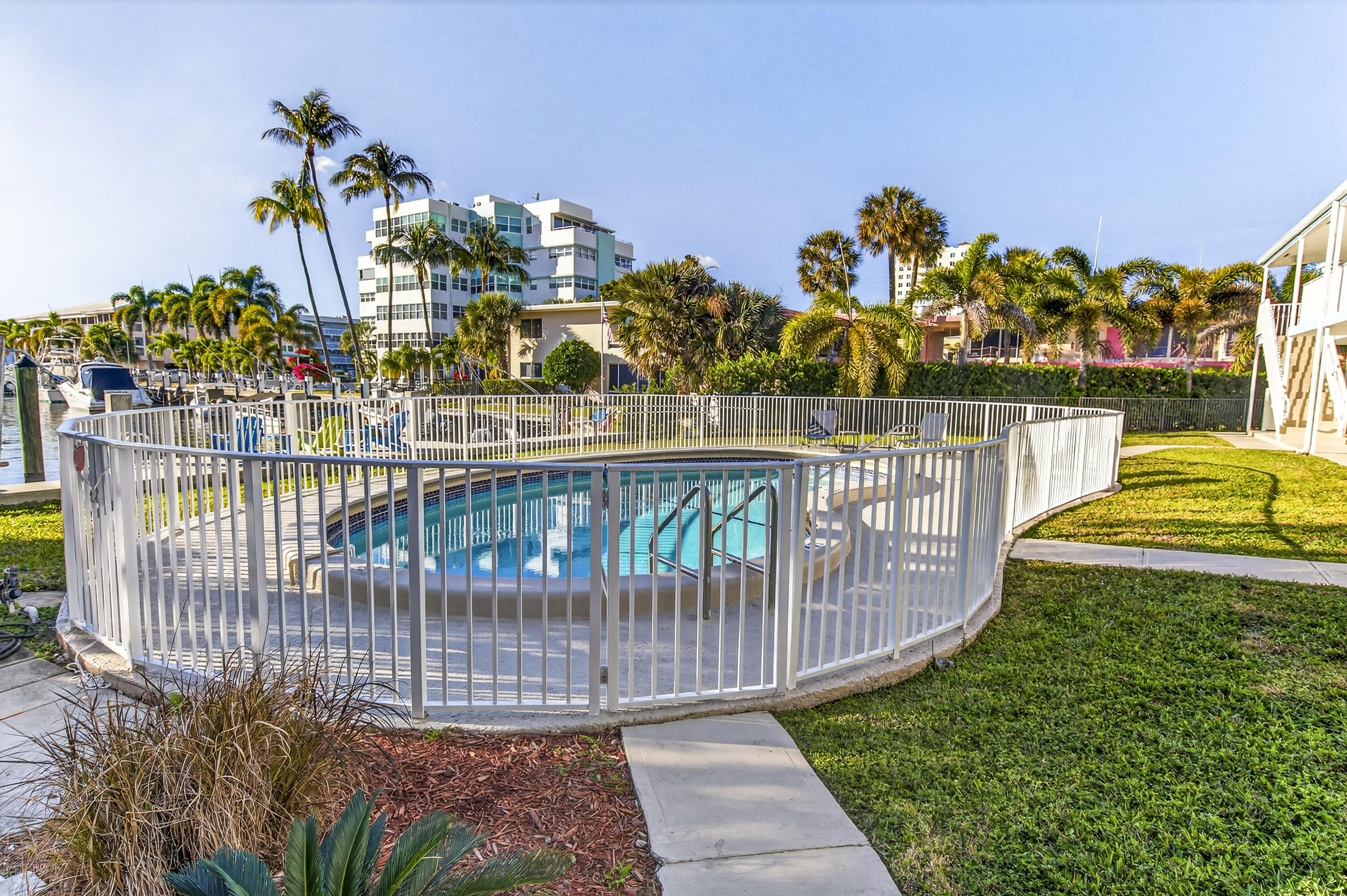 LAUDERDALE BEACH SURF APTS CO-OP - Residential
