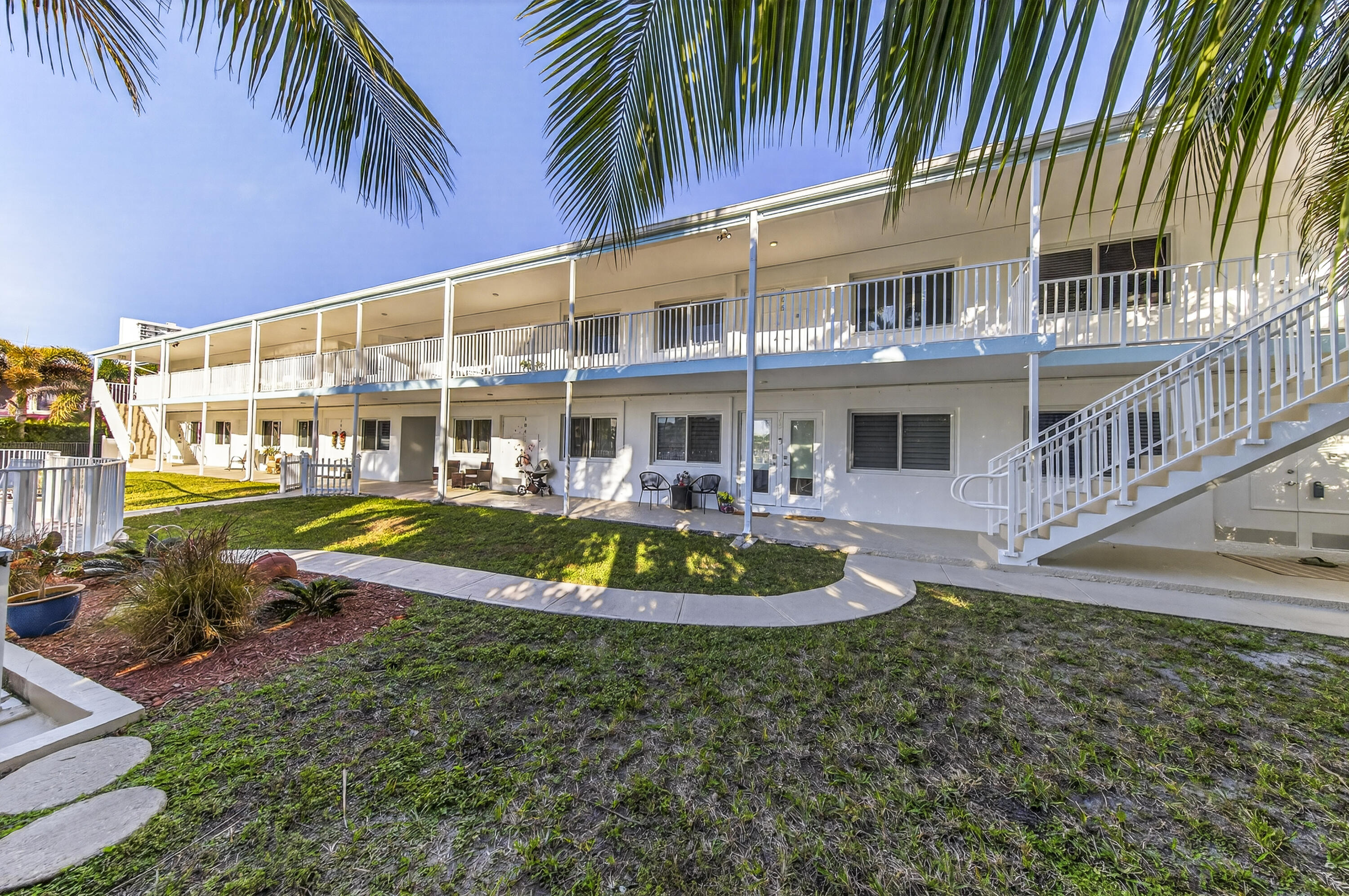 LAUDERDALE BEACH SURF APTS CO-OP - Residential