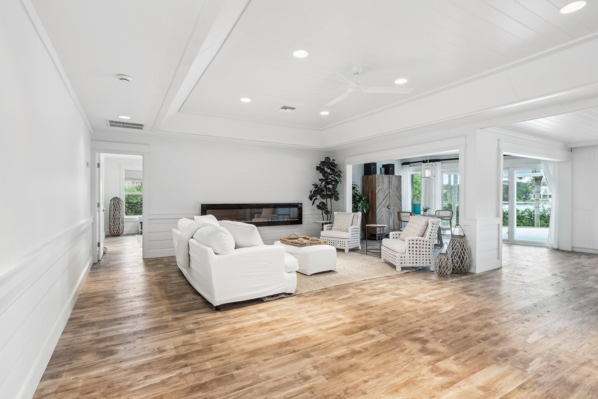 ROLLING HILLS - Residential