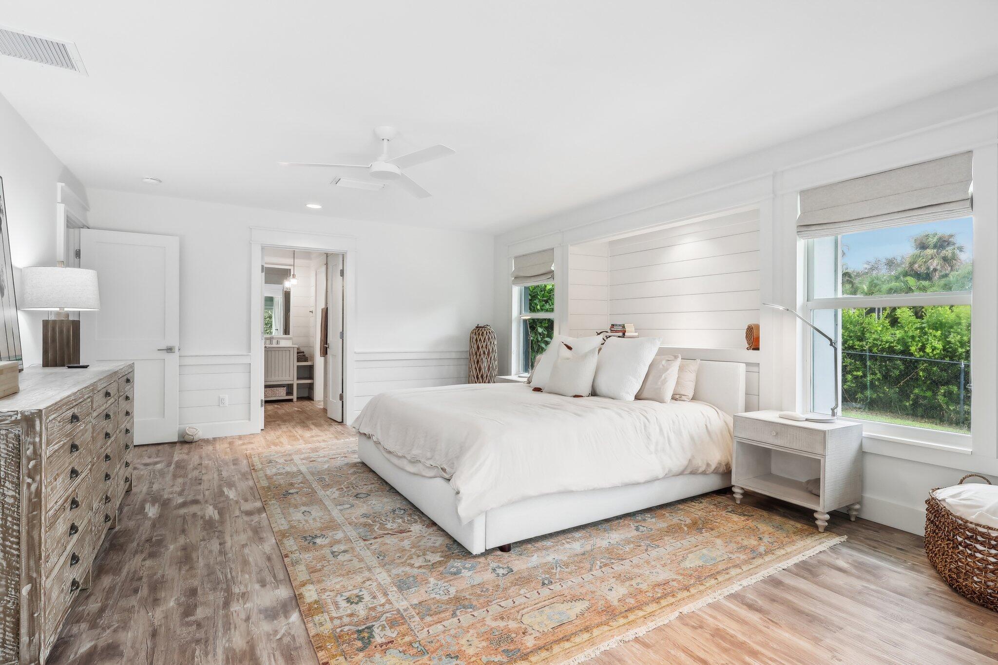 ROLLING HILLS - Residential