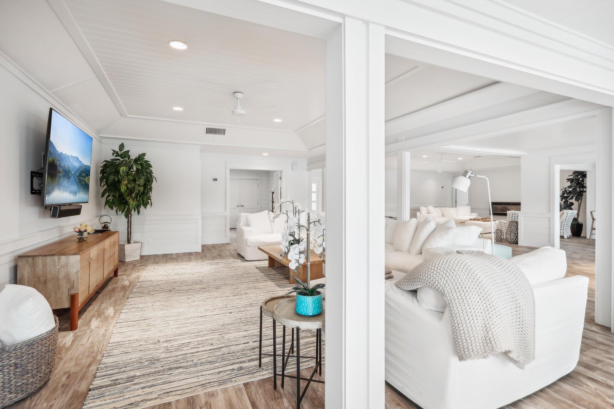 ROLLING HILLS - Residential