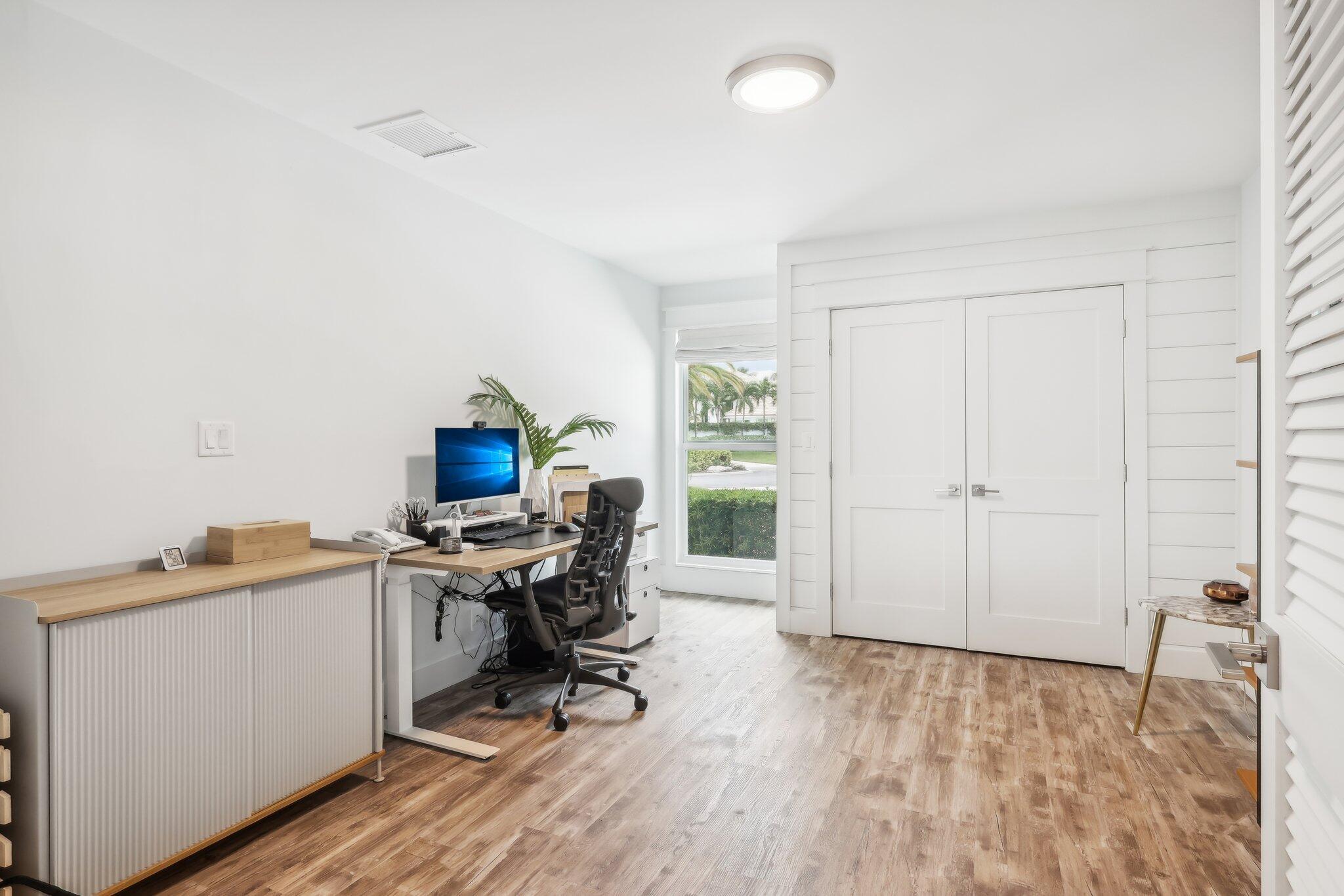 ROLLING HILLS - Residential