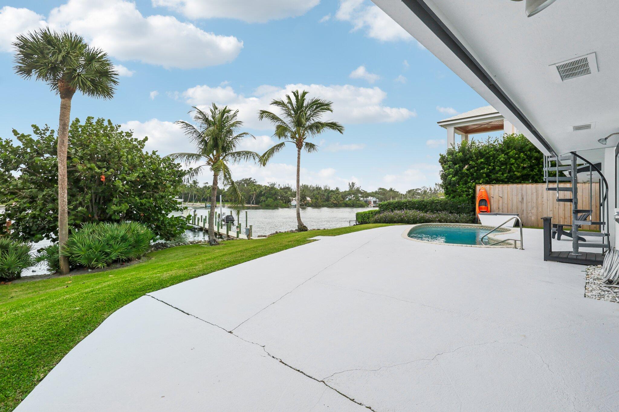 ROLLING HILLS - Residential