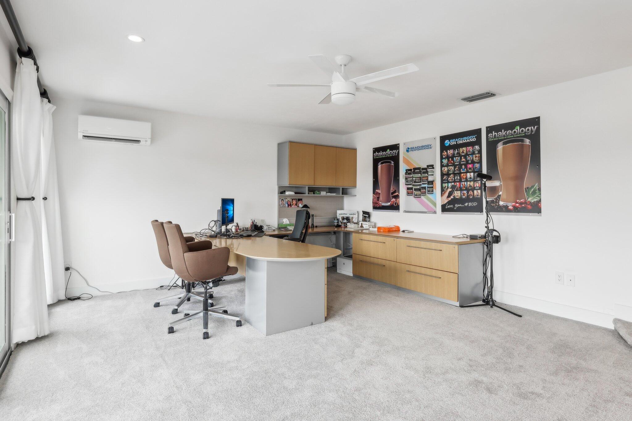 ROLLING HILLS - Residential