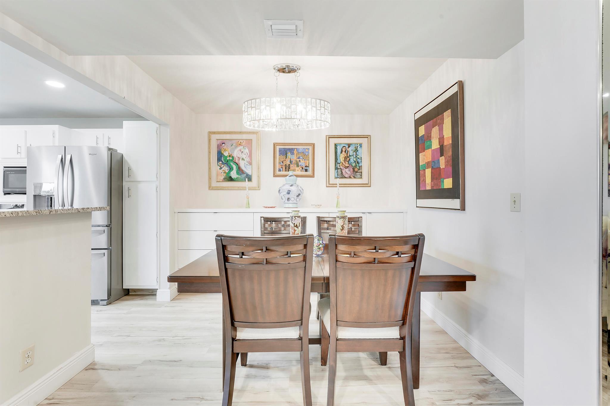 3951 Via Poinciana 512