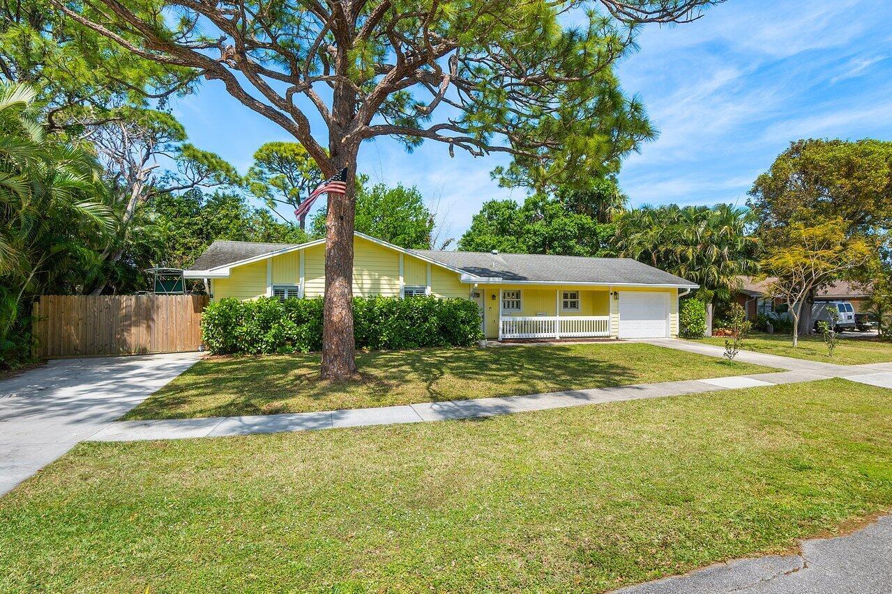 903 Oak Circle