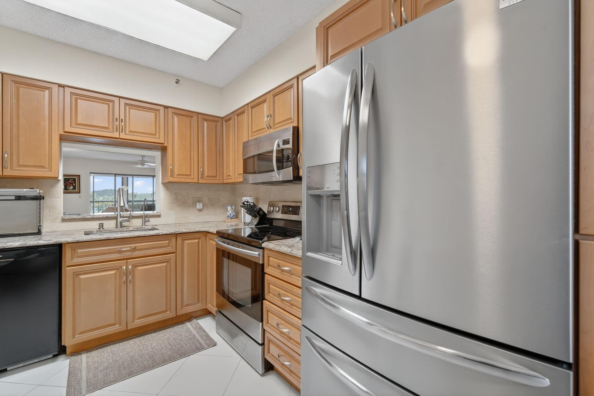 HUNTINGTON LAKES - Residential