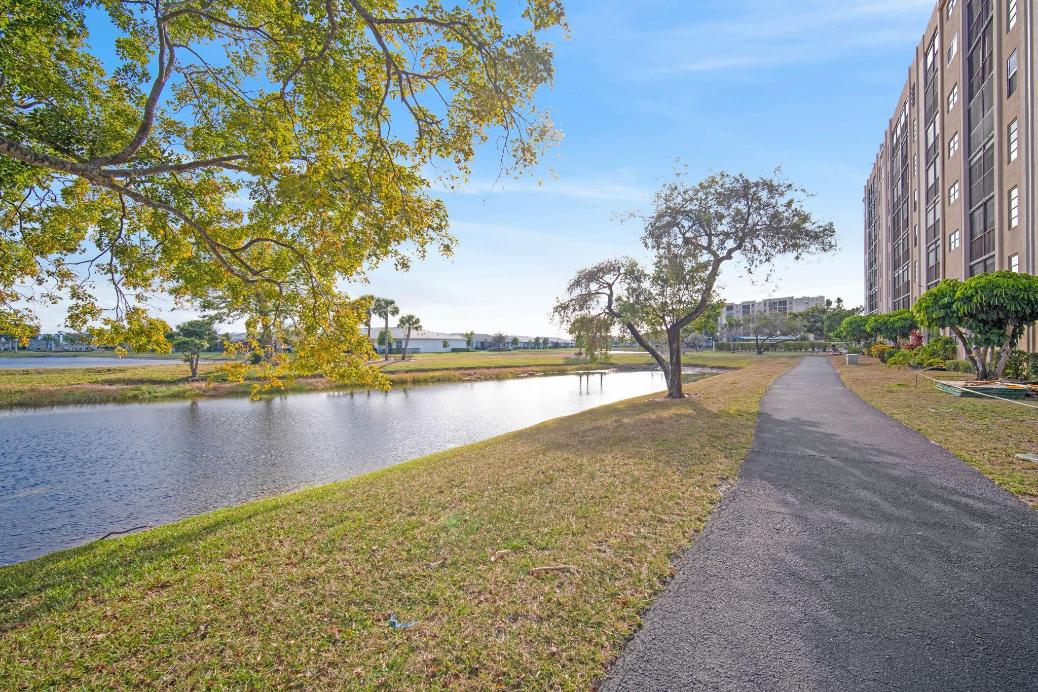 HUNTINGTON LAKES - Residential