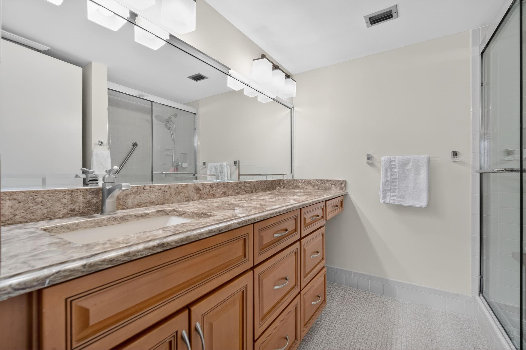 HUNTINGTON LAKES - Residential