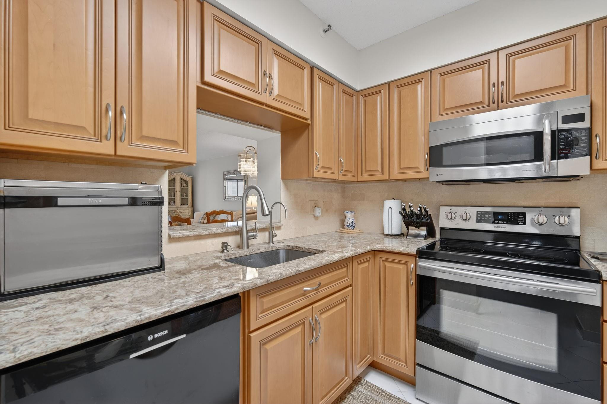 HUNTINGTON LAKES - Residential