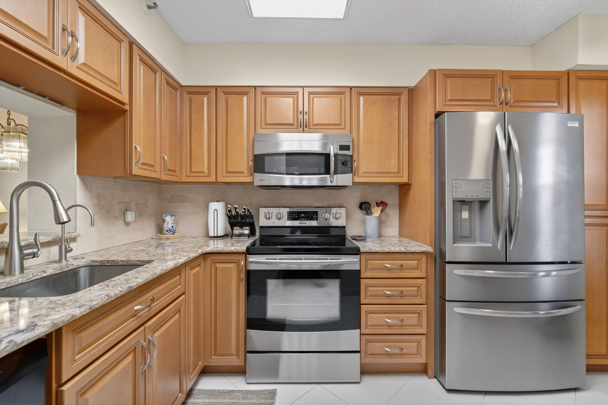 HUNTINGTON LAKES - Residential