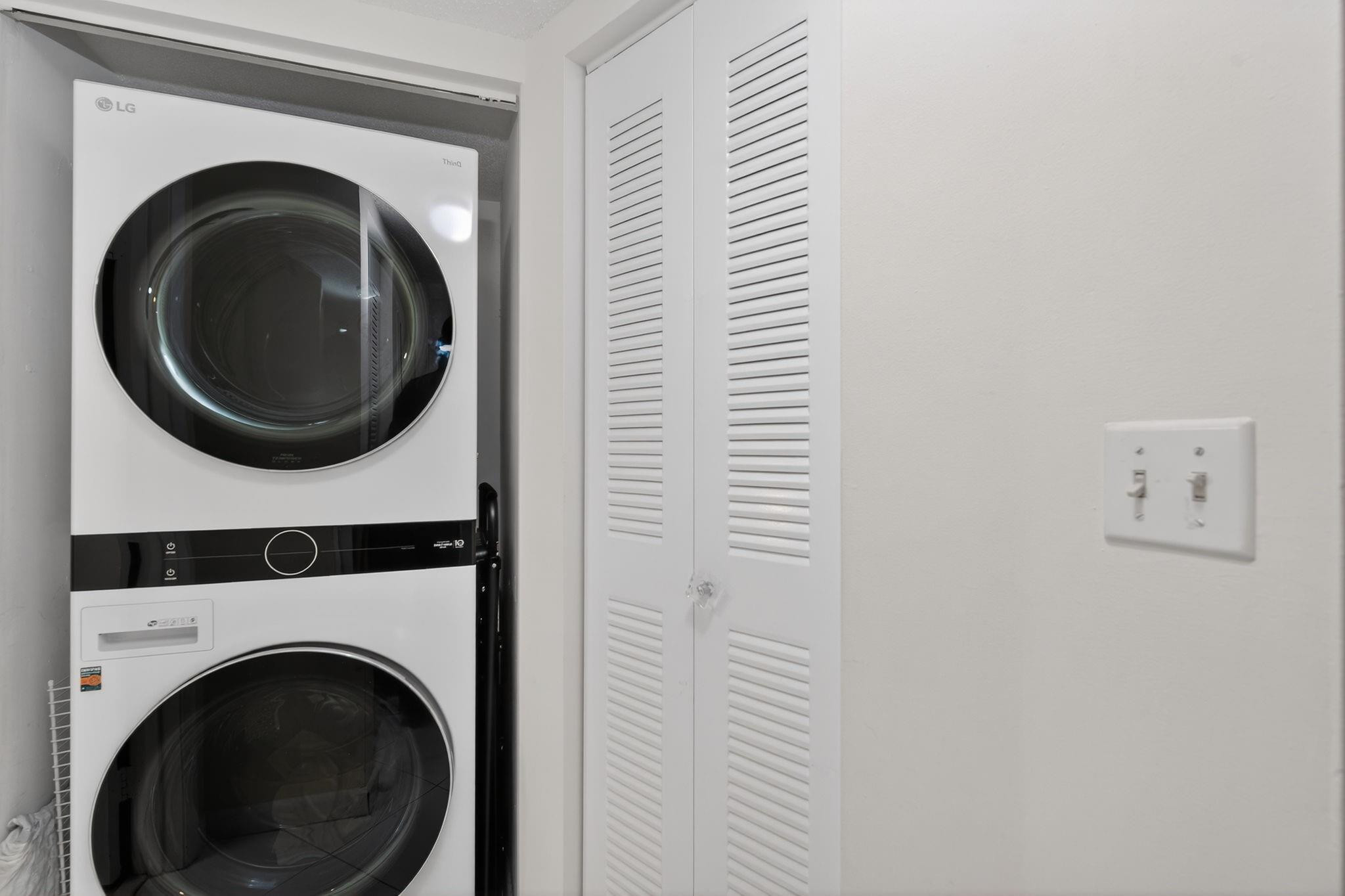 HUNTINGTON LAKES - Residential