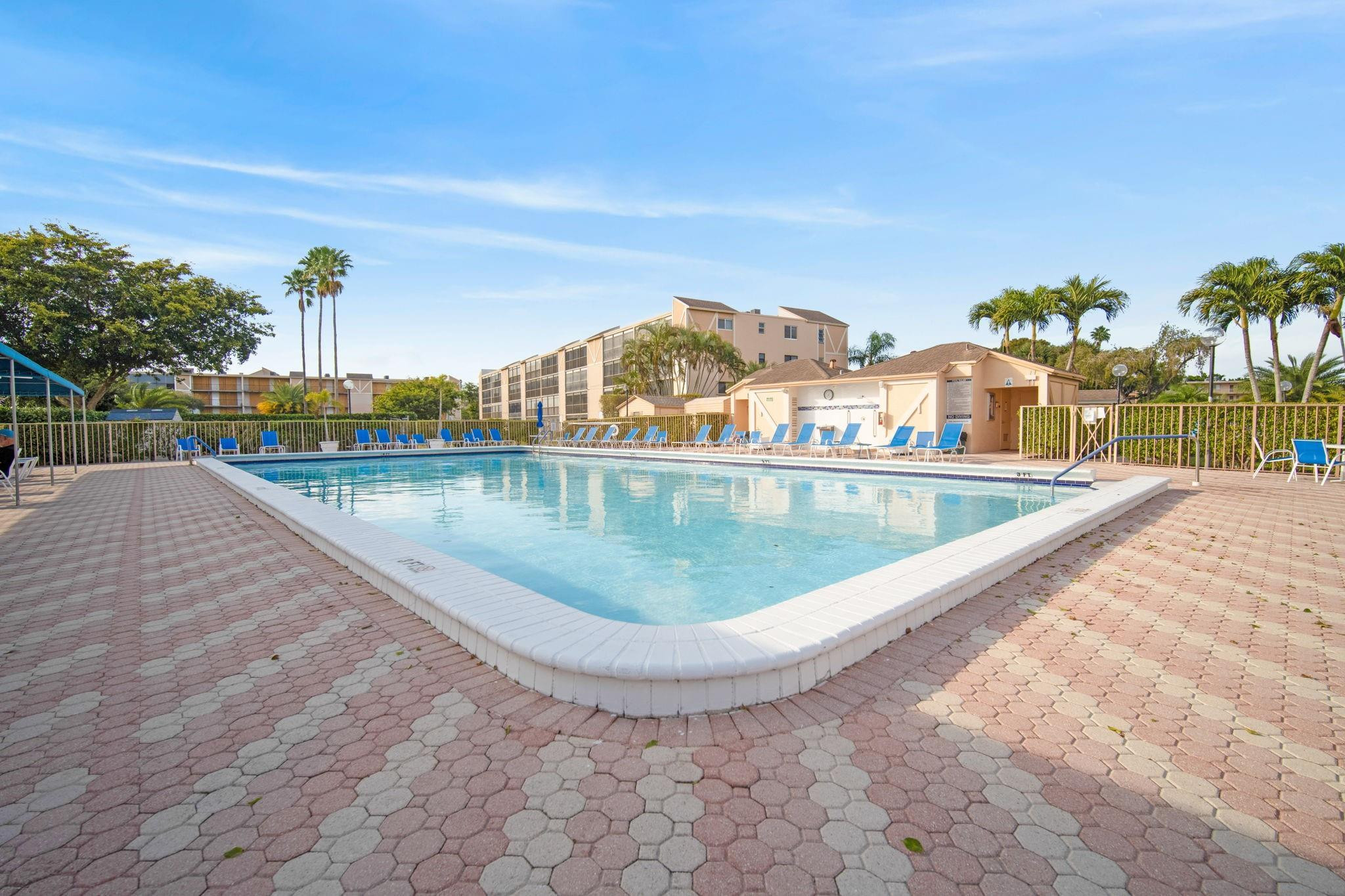 HUNTINGTON LAKES - Residential