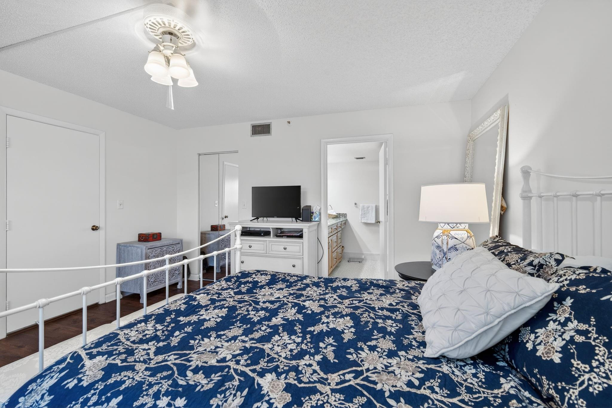 HUNTINGTON LAKES - Residential