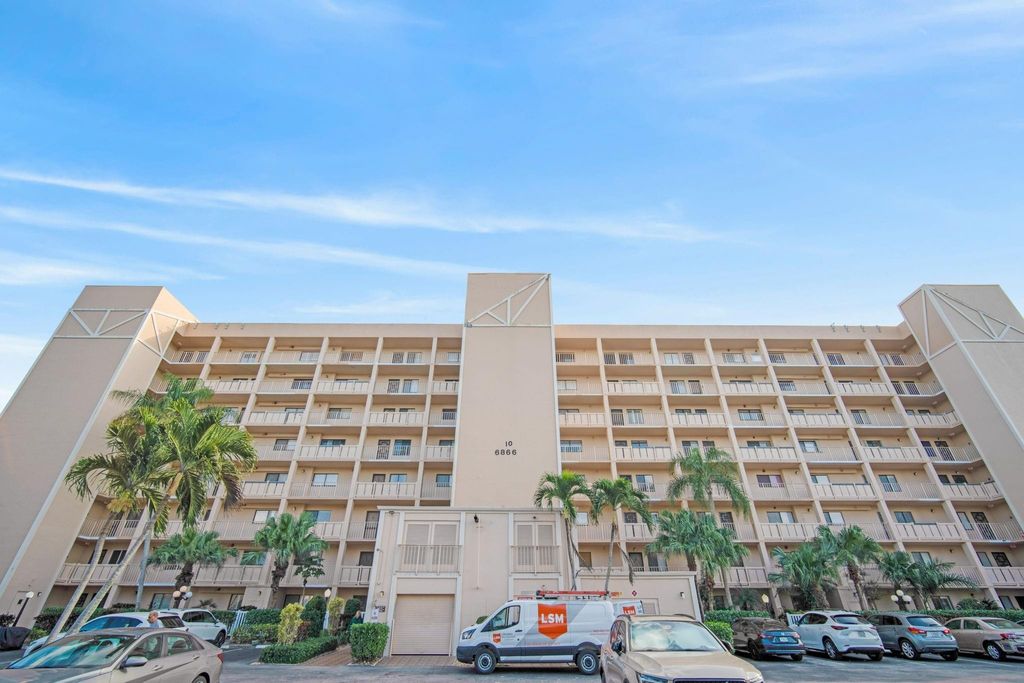 Photo of 6866 Huntington Lane #304, Delray Beach, FL 33446 (MLS # F10554457)