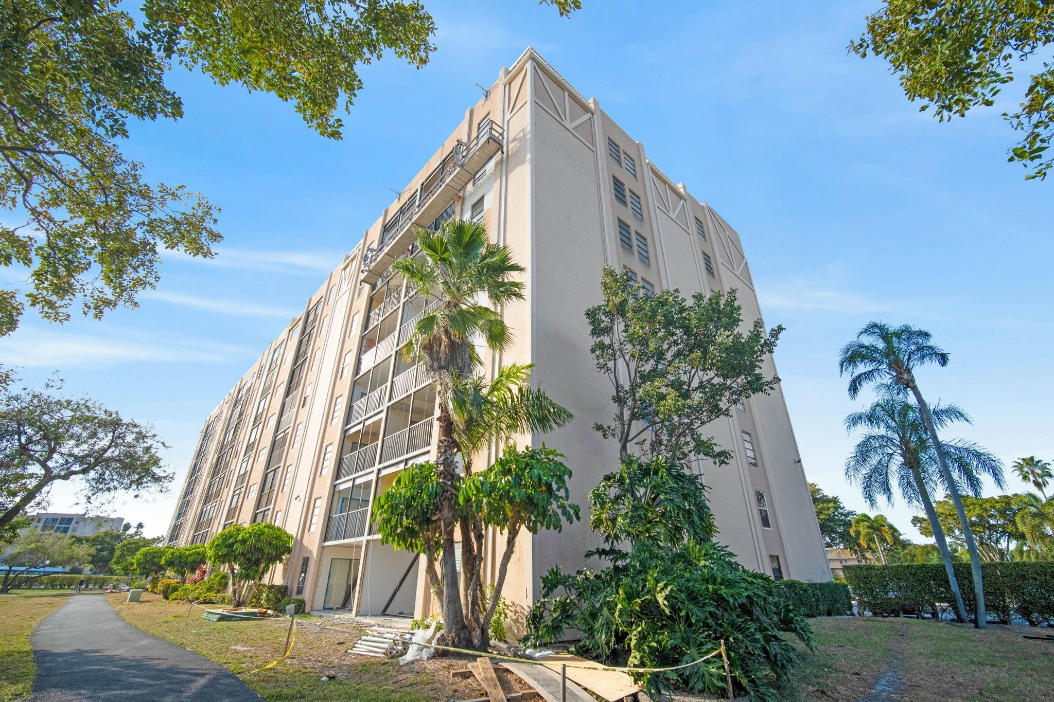 HUNTINGTON LAKES - Residential