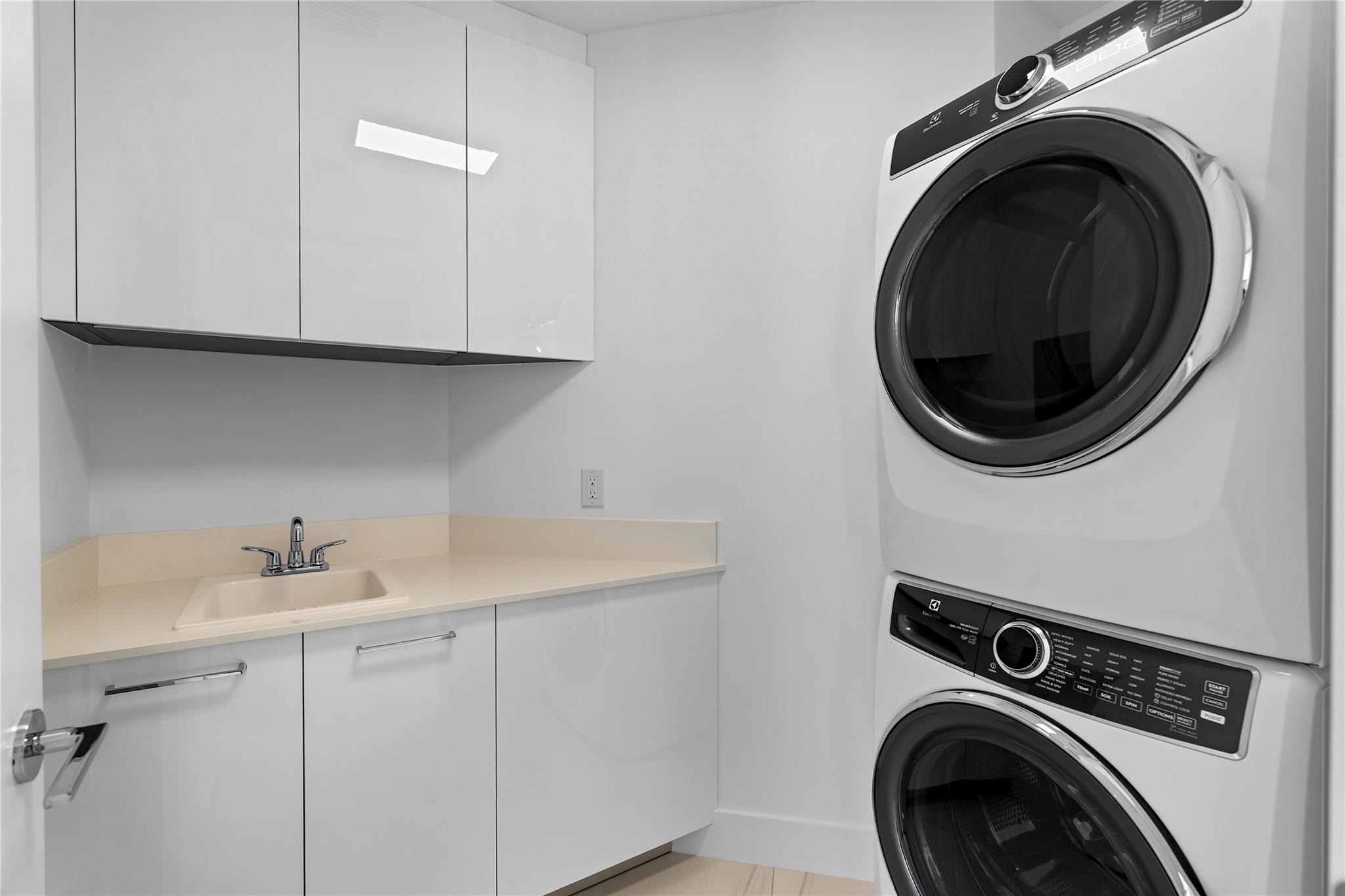 SELENE OCEANFRONT RESIDEN - Residential